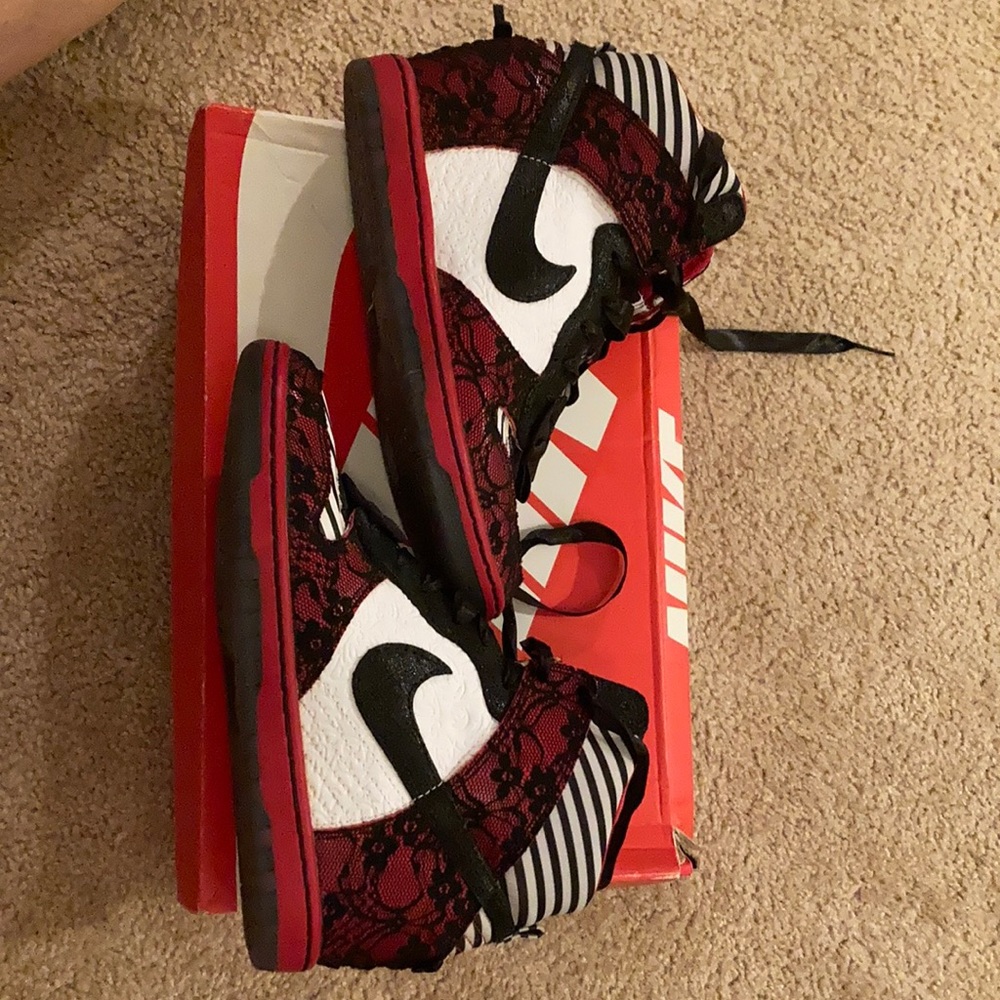 Women’s dunk sky hi Nike tennis shoes